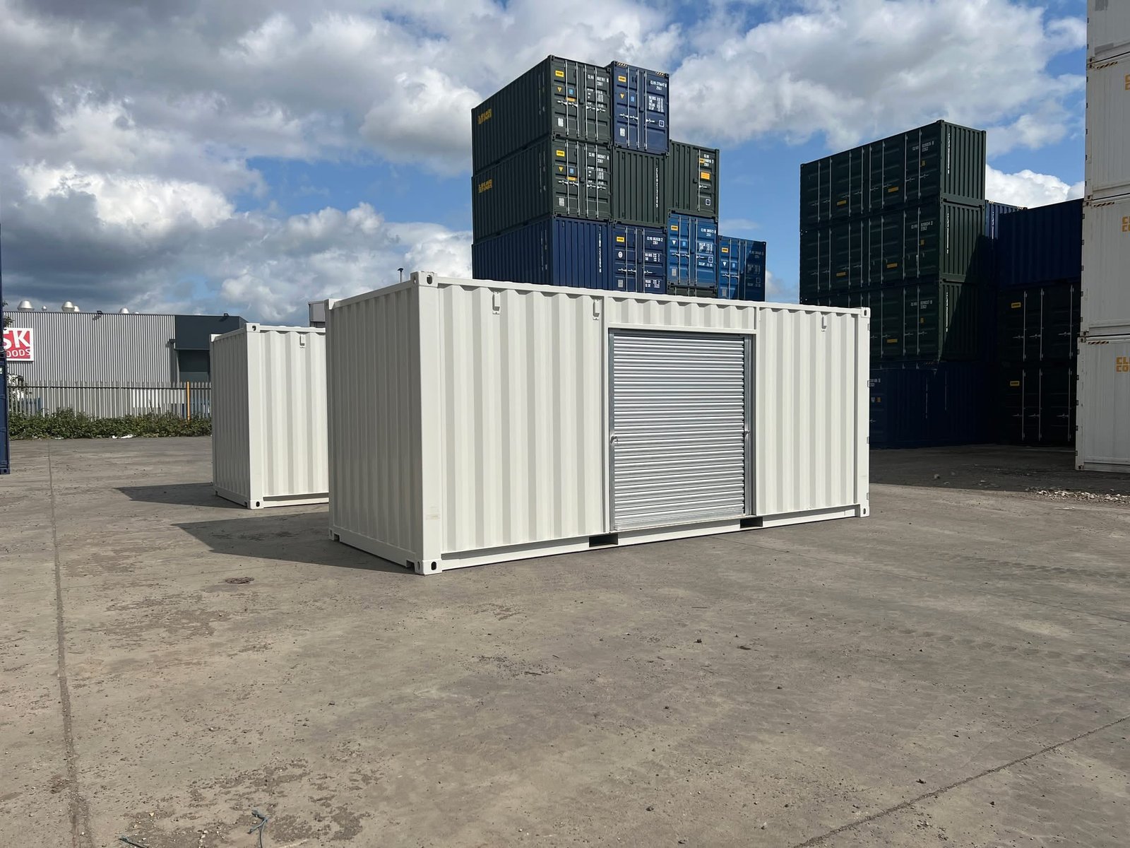 20ft custom one trip shipping container – roller shutter & ral 7035 respray